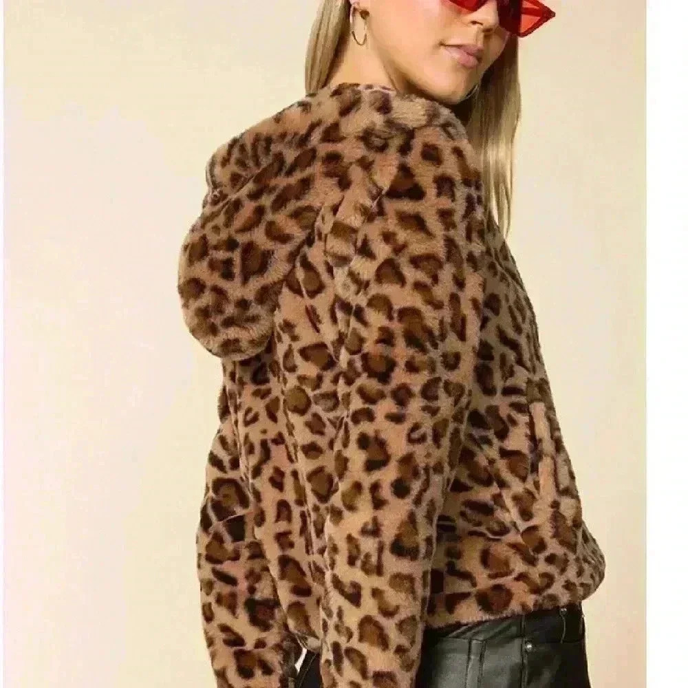 NWOT superdown natalia faux fur hoodie XSMALL - Picture 3 of 6